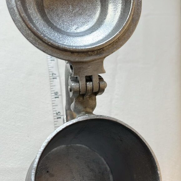 Vintage Wilton Armetale Domed Lidded Tankard Tavern Pub Renaissance Props  Gift - Picture 4 of 10